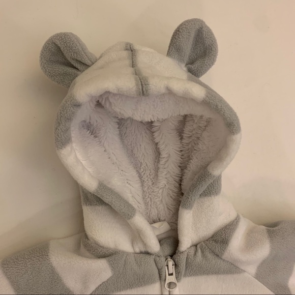 Old navy lined fleece cozy baby suit, ears on hood, bear suit, soft fuzzy, warm - Picture 4 of 6